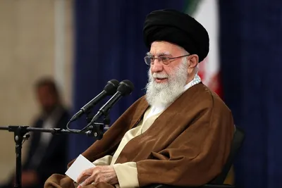 رهبر معظم انقلاب: مذاکرات عمان در قدم‌های اول خوب اجرا شده / به گفت‌و‌گو‌ها نه به صورت افراطی خوشبین هستیم، نه به صورت افراطی بدبین؛ بالاخره کاری و حرکتی است که تصمیم‌گیری شده