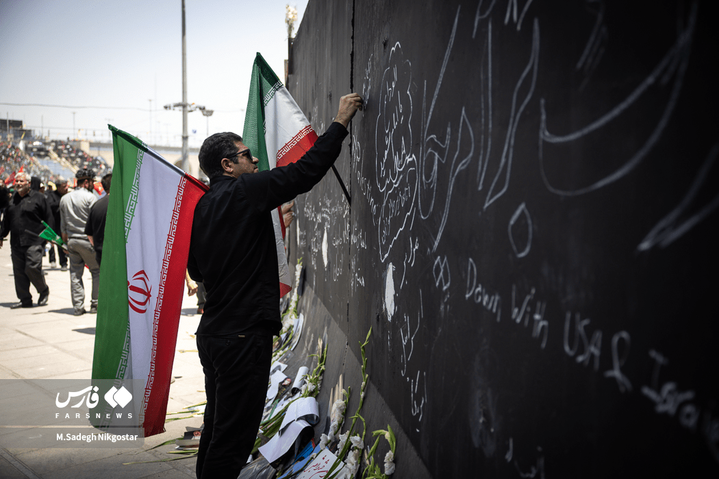 تصاویر: دیوارهای مصلی؛ دفتر یادگار زائران رهبر شهید انقلاب