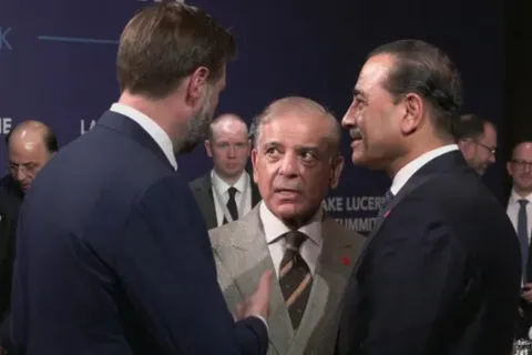 یک مقام ایرانی گفت مشکل اصلی این است که «ترامپ هنوز به موضعی روشن درباره اینکه از مذاکرات چه می‌خواهد، نرسیده» / مقامات آمریکایی می‌گویند به نظر می‌رسد ایرانی‌ها می‌خواهند ایالات متحده بسیاری از امتیازات را در همان ابتدا واگذار کند / نحوه صحبت نمایندگان تهران درباره سرنوشت تنگه هرمز «پیچیده» است، اما پیشنهاد مطرح شده، در نهایت کنترل این آبراه را در اختیار ایران باقی می‌گذارد