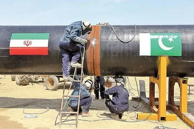 پاکستانی‌ها از ما خواسته بودند برای خط لوله گاز، خودمان در پاکستان چندین میلیارد دلار سرمایه گذاری کنیم، اما امکان پذیر نبود / برخی فکر می‌کنند ما در روسیه و چین مشکل نداریم، اما بیشترین مشکل تحریمی را در این دو کشور داریم / تا زمانیکه دشمنی ایران و آمریکا کنترل نشود، نمی‌توانیم یک اقتصاد توسعه‌گرا داشته باشیم