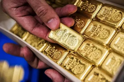 طلای جهانی به زیر ۴۰۰۰ دلار سقوط کرد/ هر اونس به ۳۹۹۰ دلار رسید