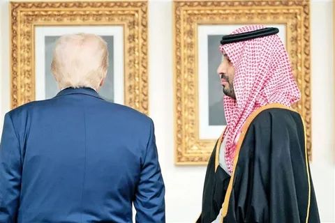 ترامپ پیش از انصراف، بررسی حملات علیه حوثی‌ها در یمن را در دستور کار قرار داده بود / فرمانده سنتکام گزینه‌هایی را برای حملات هوایی در یمن آماده کرد و روز شنبه آنها را به هگست ارائه داد / ترامپ در نهایت تصمیم گرفت که دست نگه دارد / مقام سابق پنتاگون: ترامپ نمی‌خواست با حمله کردن، درِ جعبه پاندورا را باز کند؛ این کار باعث می‌شد قیمت نفت حتی بیشتر افزایش یابد