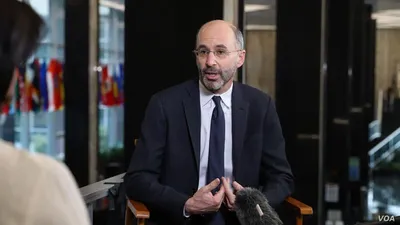 رابرت مالی: اگر ایران با موضعی تندتر به مذاکرات برگردد، پر کردن فاصله‌ها سخت خواهد بود / آماده بازگشت به وین هستیم اما نمی‌توانیم تا ابد صبر کنیم / ما آماده‌ایم در برخی مسائل دشوار کوتاه بیاییم