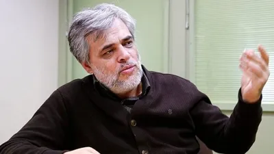 روایت محمد مهاجری از ترویج تئوری‌های توطئه در صداوسیما: با انتشار توهمات فضایی به دنبال فریب جامعه هستند / دروغ‌های بزرگ می‌گویند، چون باور کردنش هم راحت‌تر است
