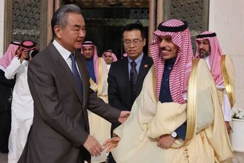پیام مهمی که سعودی‌ها دو هفته پس از توافق ایران و آمریکا به ترامپ ارسال کردند / وزیرخارجه‌ی بن‌سلمان در چین به دنبال چه بود؟ / این دیدار نشان می‌دهد ریاض با چه سرعتی در حال بازتنظیم موقعیت خود است، آن هم در شرایطی که جنگ در حال دگرگون کردن محاسبات امنیتی منطقه است