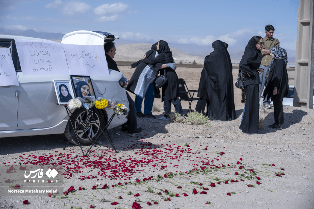 تصاویر: مراسم سالگرد جانباختگان تصادف سرویس دانشجویان در سمنان