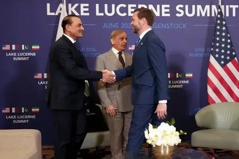 میانجی‌ها در حال تلاش برای تدوین چارچوبی برای مذاکرات میان تهران و واشنگتن درباره یک توافق جدید احتمالی هستند / دولت ترامپ به دنبال توافقی جامع‌تر با ایران است که موضوع تنگه هرمز و پرونده هسته‌ای را نیز دربر بگیرد / واشنگتن به میانجی‌ها اعلام کرده که خواهان باز ماندن تنگه هرمز، صرف‌نظر از توافق احتمالی میان تهران و مسقط است