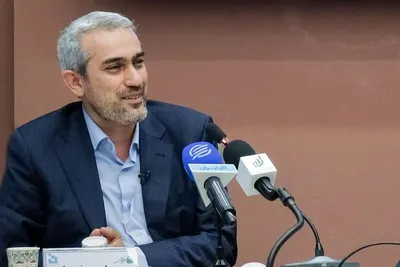 توضیحات مدنی‌زاده، وزیر پیشنهادی اقتصاد درباره تابعیت فرزندش: دخترم یک روز پس از دفاع دکترای بنده، در خارج از کشور متولد شد؛ حدود دو ماه بعد نیز به ایران بازگشتیم/ بر اساس قانون خاک در کشور محل تولد، به فرزندم حق تابعیت داده شده که فرایندی غیرقابل اجتناب است/ در حال حاضر نیز دخترم ۱۲ ساله است و امکان اینکه تابعیت را از خودش سلب کند، وجود ندارد