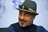 ببینید/ رضا عطاران خطاب به خبرنگاران: از من سؤال نکنید یا حداقل سوالات تستی باشد