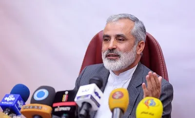 قائم مقام آیت الله جنتی: ادعا‌های آقایان درمورد حذف نام امام از قطعنامه ۲۲ بهمن، خنده‌دار است / حداقل ۵۰۰ هزار قطعه پوستر از امام در بین مردم توزیع شد