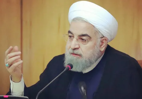روایت حسن روحانی از تیم مشورتی رهبر شهید پس از انتخاب ایشان از سوی خبرگان: اسامی را با هم مرور کردیم که حدود ده نفر شدند/ آقایان خاتمی، کروبی، مهندس موسوی، عبدالله نوری، ناطق، حجازی، ولایتی، باهنر و بنده بودیم/ درباره عنوان «رهبر جمهوری اسلامی» یا «رهبر انقلاب اسلامی» رای‌گیری شد
