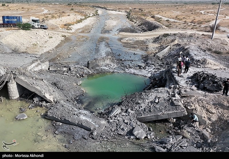 تصاویر تسنیم از خسارت حملات موشکی آمریکا به پل های بندر خمیر - هرمزگان