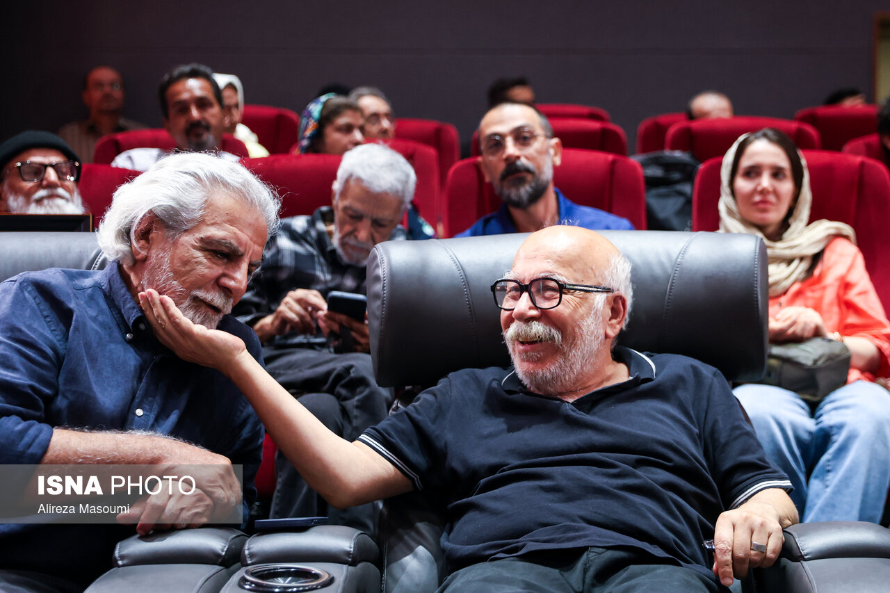 تصاویر: مراسم اهدای نشان درجه یک هنری به علیرضا داوودنژاد