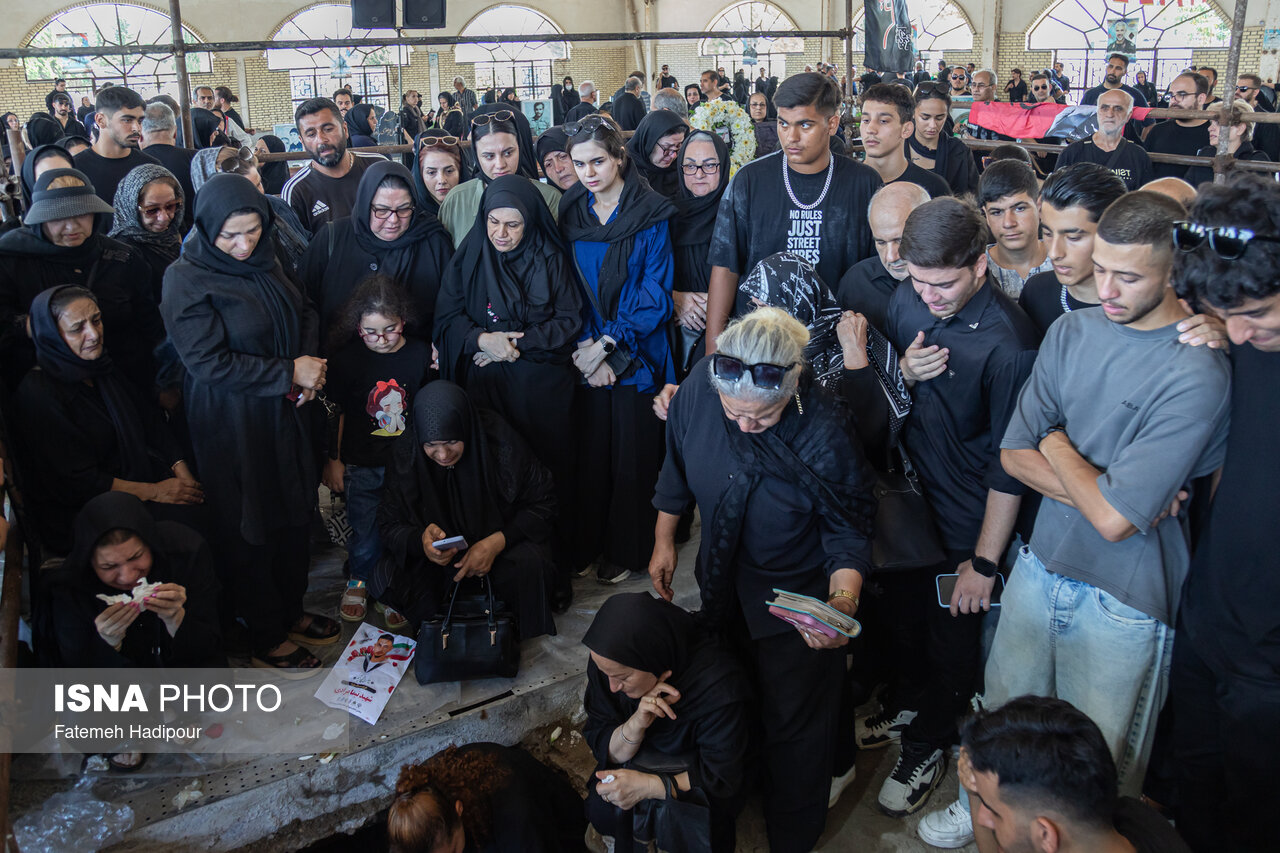 تصاویر: تشییع پیکر دریانورد شهید «نیما مرادی» - بندرانزلی