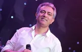 ببینید/ اجرای زنده ترانه «از خون جوانان وطن لاله دمیده» توسط محمدرضا هدایتی
