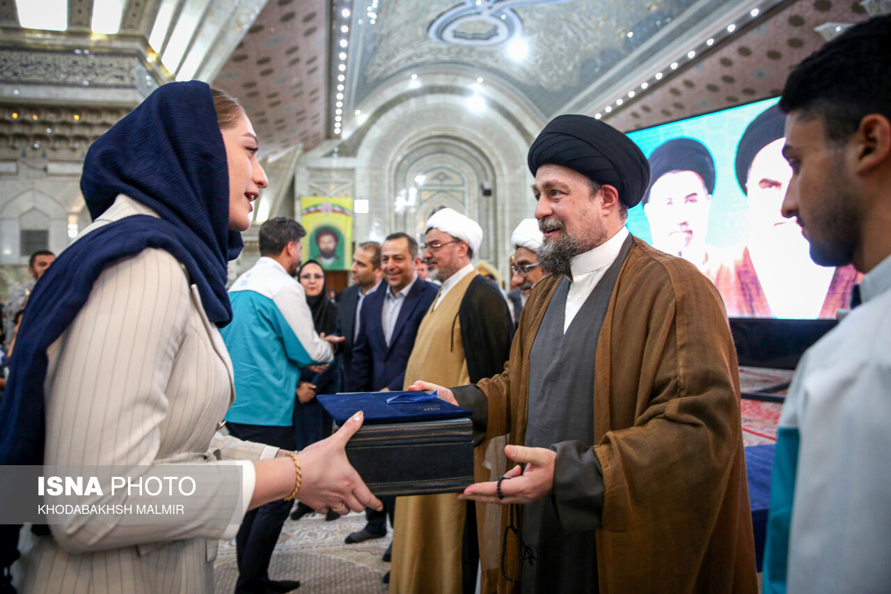 تصاویر: مراسم اختتامیه پنجمین جشنواره ملی «اتفاق» در حرم امام خمینی (ره)
