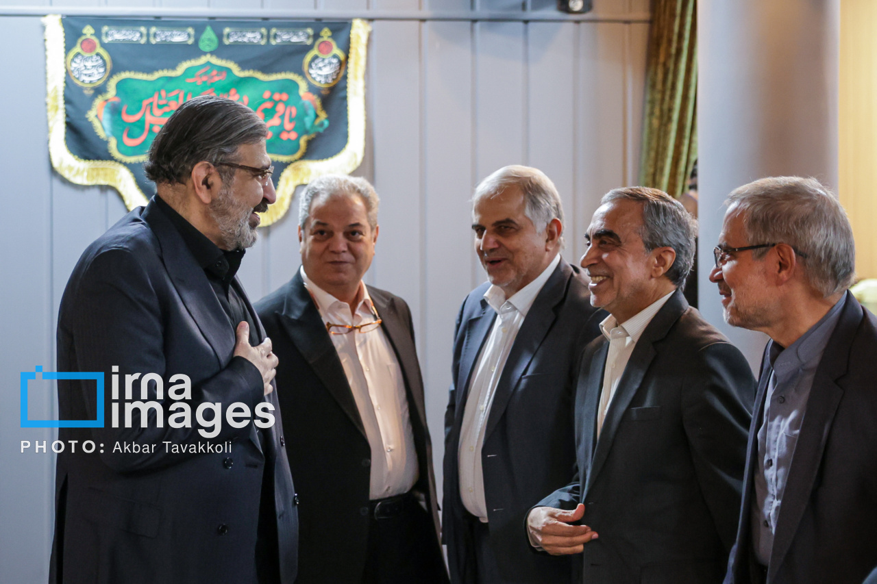 تصاویر: رونمایی از یادنامه شهید «سیدکمال خرازی»