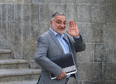 ویدیو / علی اعطا عضو سابق شورای شهر درمورد مصوبه جنجالی شهرداری: تیم زاکانی گفت بعد از جنگ ۱۲ روزه تنها از دور میدان تجریش، پول حقوق کل شهرداری تهران تا آخر سال را درآوردیم