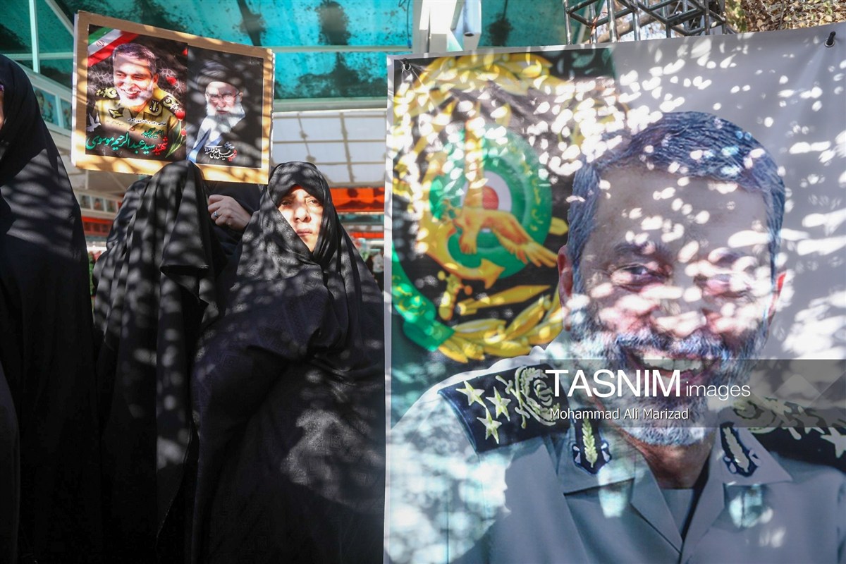 تصاویر: تشییع پیکر پدر امیر سپهبد شهید موسوی - قم