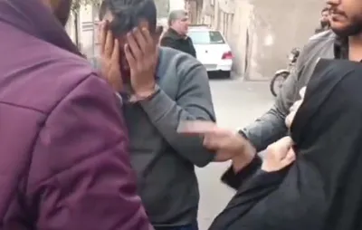 ببینید  / لحظه وحشتناک زورگیری از پیرزن ۷۲ ساله