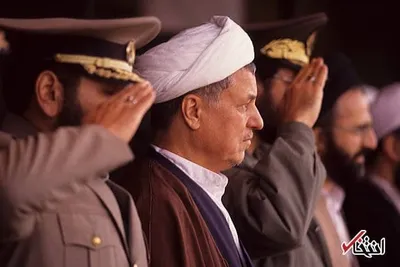 خاطرات آیت الله هاشمی رفسنجانی، ۱ آذر ۱۳۷۷: [سیدحسین] موسویان گفت، منتظر اعلام نظر موافقت دکتر روحانى هستند که سرپرستى حزب استقلال را بپذیرد