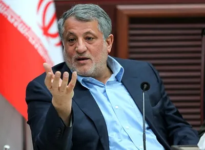 فقط شهردار تهران که نبايد بخاطر قانون  بازنشستگي برود، ۱۸۰۰ نفر قرار است بروند، چرا یک بار به رفتن رئیس صدا و سیما نپرداختید؟/ در مورد شهردار، وزارت کشور تصمیم می گیرد / بسیاری از پروژه‌ها خوابیده؛ بنیاد تعاون سپاه و شهرداری درباره میزان بدهی‌ها اختلاف دارند + فیلم