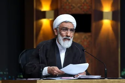پورمحمدی: برخی می‌گویند مذاکره با آمریکا از روی ناچاری، تحمیل شده؛ این حرف‌ها به خاطر این است که ما قدرت تحلیل نداریم، به اصول حفظ کیان اسلام و جامعه اسلامی هم توجه نمی‌کنیم / اگر کسی عشق شهادت دارد، مردم مسلمانی نیز هستند که می‌خواهند زندگی کنند و به دین و ایمان‌شان ادامه بدهند / اگر این کشور دست نااهلان بیفتد چیزی از دین و ایمان باقی نمی‌ماند / از خواست مردم نمی‌شود به سادگی گذشت
