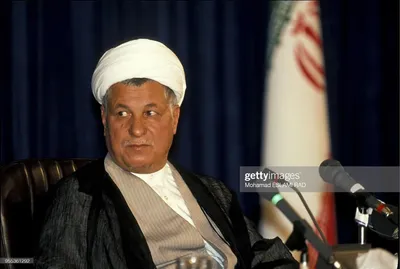 خاطرات آیت الله هاشمی رفسنجانی، ۲ آذر ۱۳۷۷: دیشب داریوش فروهر و همسرش توسط افراد ناشناس به ضرب چاقو کشته شده‌اند / وزیر اطلاعات گفت، هنوز سرنخى به دست نیامده است