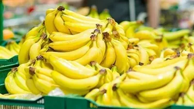 توصیه عجیب یک مسئول: موز گران است، سیب بخورید خاصیتش بالاتر است!