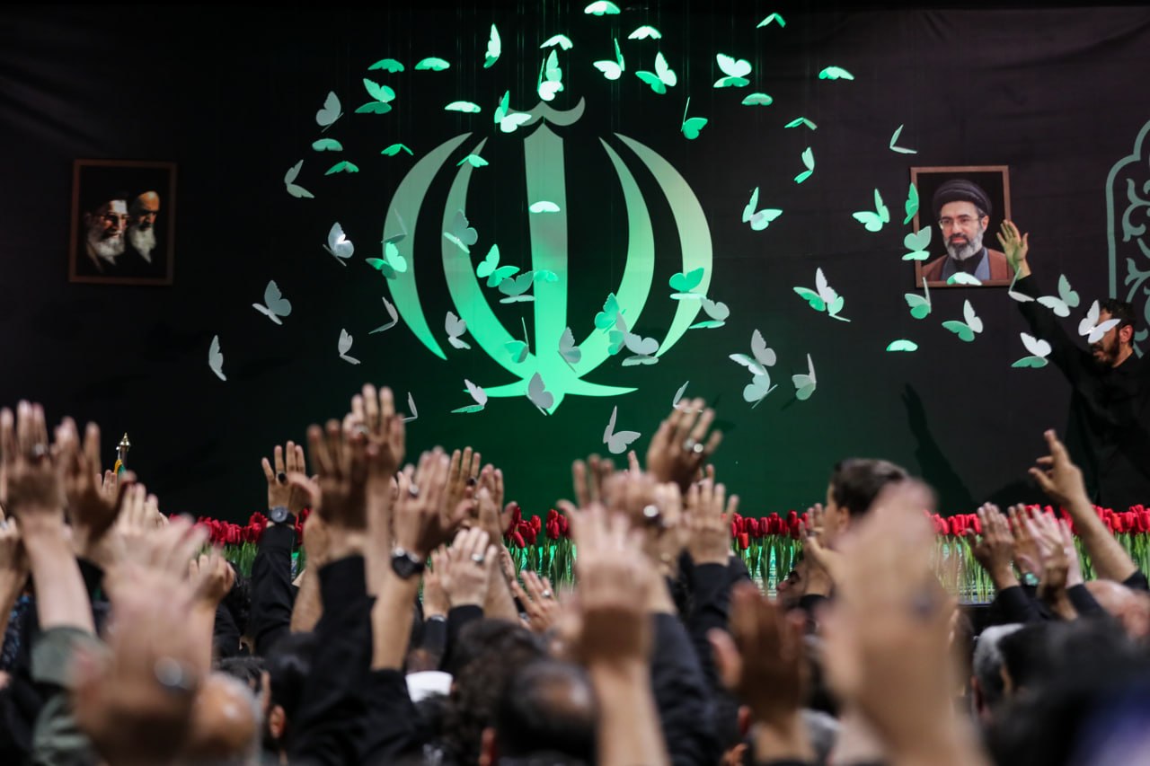 تصاویر/ مراسم وداع با پیکر رهبر شهید انقلاب در جوار حسینیه امام خمینی