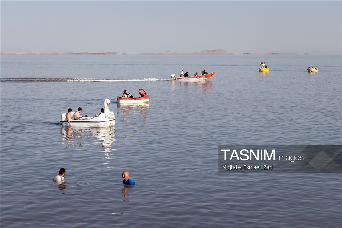 تصاویر: مسافران تابستانی دریاچه ارومیه