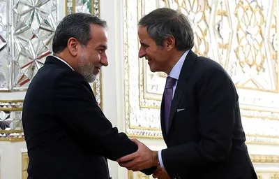 عراقچی، مدیرکل آژانس بین‌المللی انرژی اتمی را در جریان آخرین وضعیت روند گفتگو با آمریکا قرار داد / گروسی: آژانس آماده هرگونه مساعدت در این روند بر اساس وظائف و اختیارات این سازمان است