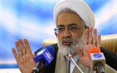 دادستان کل کشور: خلبانان تذکر جدی به مسافرانی که اقدام به کشف حجاب می‌کنند، بدهند / آماده آموزش لازم برای آنان هستیم