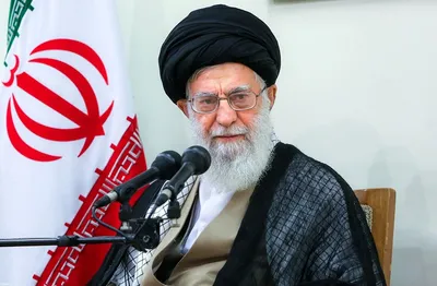 رهبر معظم انقلاب: ارتباط عاملان جنایت دیروز با سازمانهای جاسوسی برخی کشورهای منطقه و فرامنطقه مسلّم است / پیگیری قصور احتمالی در این حادثه وظیفه‌ی حتمی سپاه است