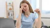 درد یک‌طرفه چشم را جدی بگیرید؛ ۵ علامت هشدار از نگاه چشم‌پزشکان