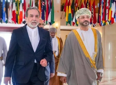 جزئیات مذاکرات ایران و عمان/ سخنگوی وزارت خارجه: باز شدن تنگه هرمز منوط به رفع شرایطی است که به دلیل جنگ بر ما تحمیل شده/ این بر عهده آمریکا است که اقدامات مخرب خود را جبران کند تا پس از آن در مورد گام‌های بعدی صحبت کنیم/ تنگه که به دلیل اختلاف نظر تهران و مسقط بسته نشده، پس طبیعی است که تعیین مسیر تردد کشتیرانی، امری دو جانبه میان ما باشد