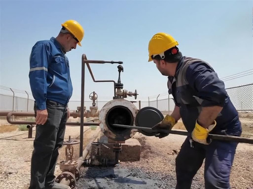 وال استریت ژورنال: خرید مقادیر عظیمی از نفت تحریم شده ایران توسط شرکت بزرگ چینی «هنگ‌لی»/ کاهش شدید کشتیرانی در هرمز؛ عبور ۵ کشتی در شنبه و توقف کامل تردد در یکشنبه/ فایننشال تایمز: جنگ، ایران شرکت‌های خودروسازی را به سمت استفاده از جایگزین‌های روغن موتور سوق داده