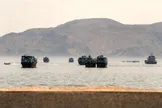 آمریکا، ایران و عمان در آستانه دستیابی به «توافقی موقت» برای بازگشایی تنگه هرمز هستند/ واشنگتن تلاش می‌کند که طی امروز، این توافق را اعلام کند/ بر اساس توافق مذکور، تمام کشتی‌ها از مسیر شمالی در آب‌های ایران عبور خواهند کرد/ طرف‌ها ظرف ۳۰ روز برای پاک‌سازی «گذرگاه میانی تنگه» از مین‌های دریایی، تلاش می‌کنند/ ادعا شده که طی ۶۰ روز، عوارضی گرفته نمی‌شود