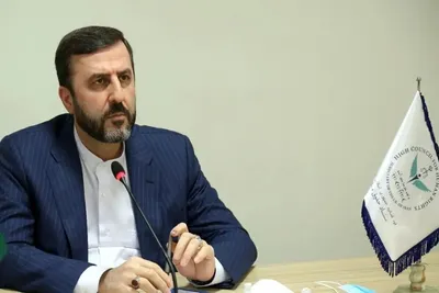 سفیر ایران در عمان: شایعه خودکار طلاکاری‌شده و غریب‌آبادی دروغ است