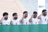 ببینید/ احترام نظامی بازیکنان تیم ملی فوتبال هنگام پخش سرود ایران