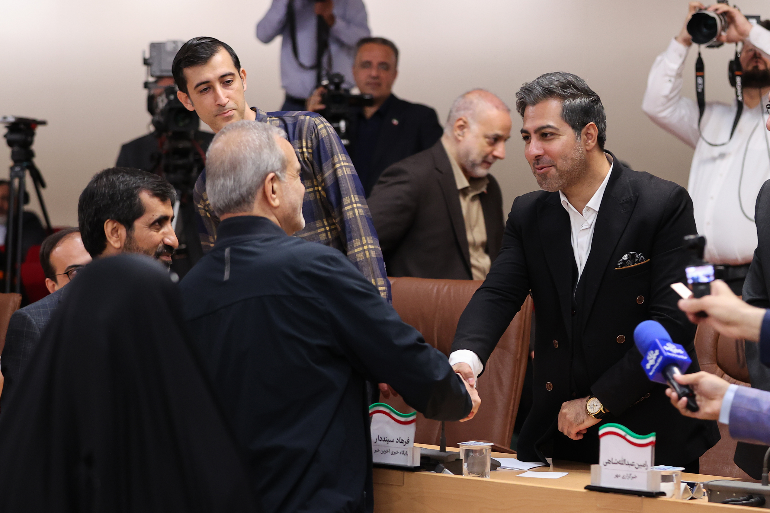 تصاویر: نشست خبری پزشکیان با جمعی از اصحاب رسانه