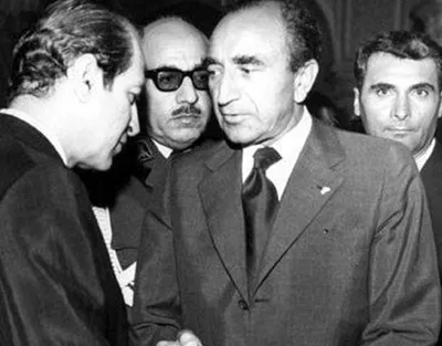 یادداشت‌های علم، پنجشنبه ۲۷ آذر ۱۳۴۸: کاردار انگلیس دمش را زیر پایش انداخت و رفت