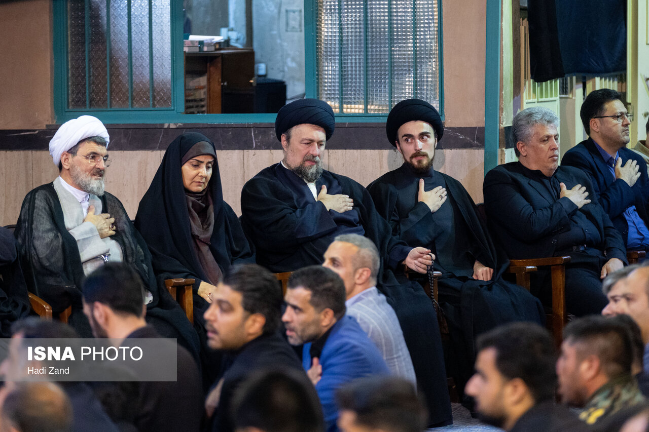 تصاویر: مراسم بزرگداشت رهبر شهید در حسینیه جماران