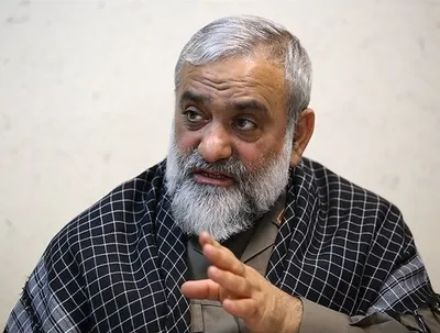 سردار نقدی: در دنیای دیجیتال هیچ چیز غیرشنود شده‌ای وجود ندارد؛ ما هم پلیس فتا داریم، راه‌هایی دارند که بلدند چه کار کنند / اینکه فضای مجازی ما توسط بیگانه اداره می‌شود برای ما شرم‌آور است / اگر بگوییم فن‌آوری‌اش را نداریم، واقعا بی‌عرضه‌ایم / اگر سپاه به عرصه اقتصادی ورود کرده، همه ملت باید به زحماتی که کشیده شده بنازند اما این همه شبهه‌افکنی می کنند / درمورد یک آدم چاقوکشی که یک آدم بی‌گناهی را کشته، جوری فضاسازی می‌کنند که حالا باید جواب دهیم / درمورد سفر بشار اسد به ایران، وزیر ما بعد از اینکه توجیه شد، استعفای خود را پس گرفت