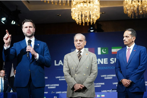 العربی الجدید: قطر و پاکستان یک «پیشنهاد سازش» ارائه کرده‌اند؛ پیشنهادی که عاصم منیر امروز به مقام‌های ایرانی منتقل کرد، مورد تأیید آمریکا قرار دارد و پیش‌تر نیز تأیید ایران را دریافت کرده/رئیس ستاد کل نیرو‌های مسلح: اگر جنگ جدیدی علیه ایران آغاز شود، آتش آن دامن همه را فرا می‌گیرد/مقام ارشد امنیتی: یکی از موانع اصلی در مذاکرات، این است که مشخص نیست در آمریکا تصمیم‌گیری نهایی با چه کسی است