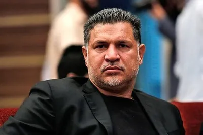 ببینید/ حمله مجری محبوب تلویزیون جلیلی به علی دایی: چرا فکر می‌کنید ایران مادر خرج منطقه است؟ / می‌گویند داخل استادیوم‌هایی که ساخته‌ایم به ایران فحش می‌دهند، مگر وقتی تیم ملی کشور‌های دیگر  می‌آید، قربان صدقه‌اش می‌روند!