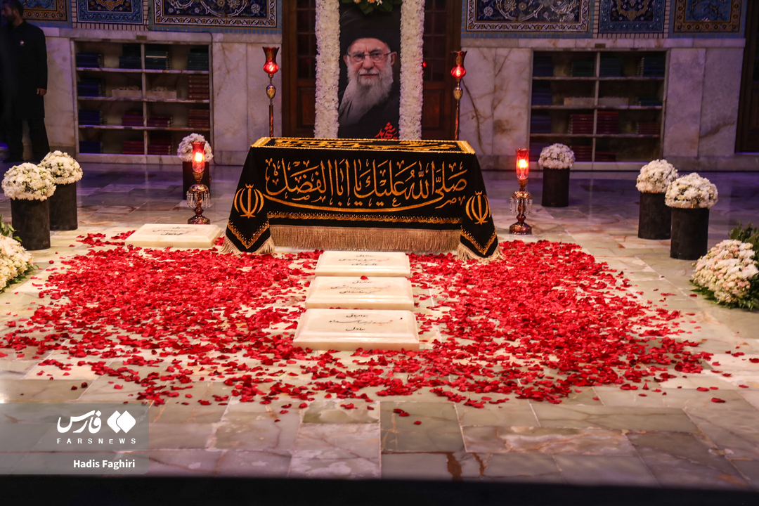 تصاویر: تشرف زائران به رواق دارالذکر برای زیارت مزار رهبر شهید انقلاب