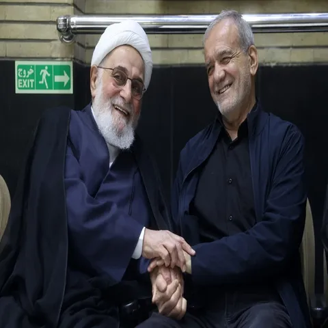 تصاویر: حضور پزشکیان در مراسم ختم پدر محمدباقر ذوالقدر، دبیر شورای عالی امنیت ملی