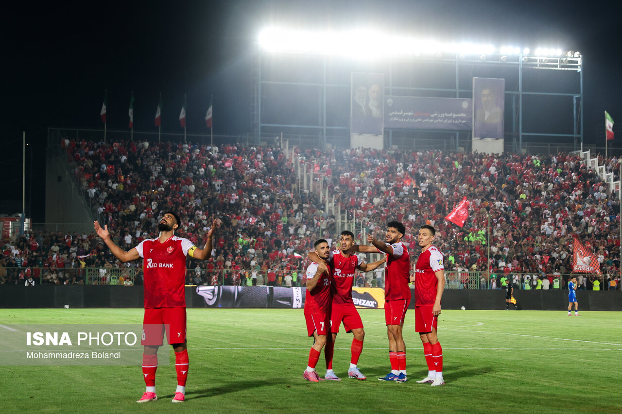 تصاویر: دیدار تیم‌های پرسپولیس و استقلال خوزستان