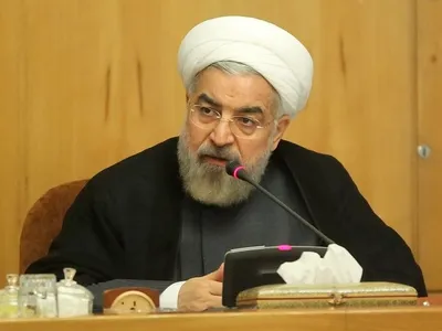 حمایت روحانی از ظریف: چرا با صدای بلند و لحن توهین آمیز با هم حرف می‌زنیم و کلمات درشت را نثار هم می‌کنیم؟ / هر بحثی را در سطح خیابان ها نیاوریم و نادرست مطرح نکنیم / مسایل خیلی روشن است؛ چرا ما سر مسایل روشن با هم می جنگیم؟ / همه دنیا گرفتار پولشویی است؛ یک کشور به من نشان دهید که در آن پولشویی و فساد نیست / چرا اینقدر بحث می کنیم؟ باید با آن مبارزه کنیم / فوری صف بندی میان این جناح و آن جناح انجام می شود؛ تمام تاریخ بشری را به عنوان شواهد تاریخی می آوریم؛ هر کسی می رود تشابهی می یابد و می گوید این مثل آن است؛ چرا این کار را می کنیم؟